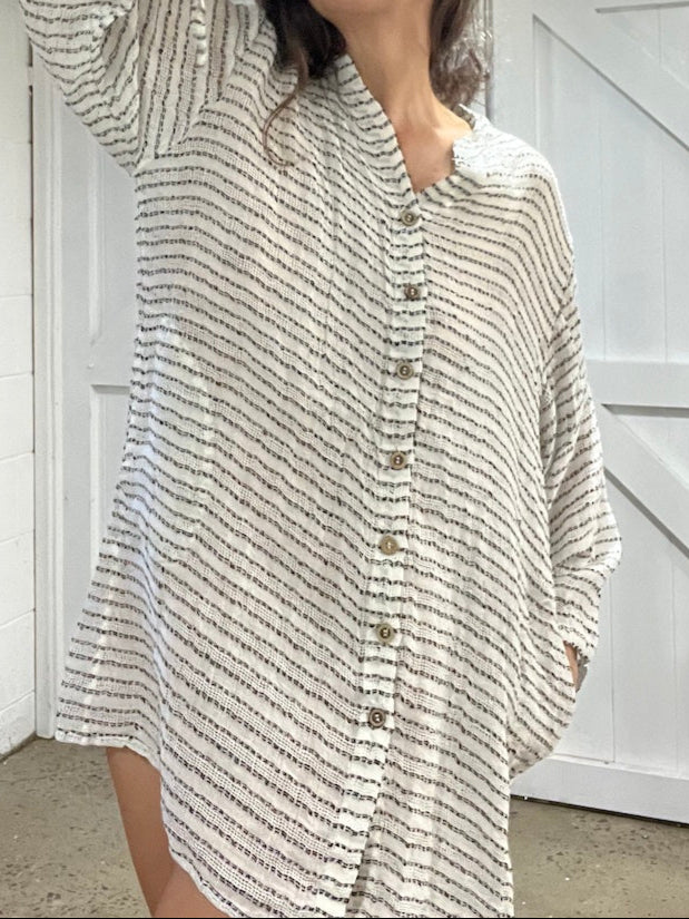 Woman Wearing Estilo Emoporio Manta Mini Linen Dress - Dress LUXAMORE