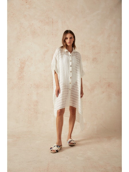 Woman Wearing Estilo Emporio La Cota Cover Up Linen Dress - Dress LUXAMORE