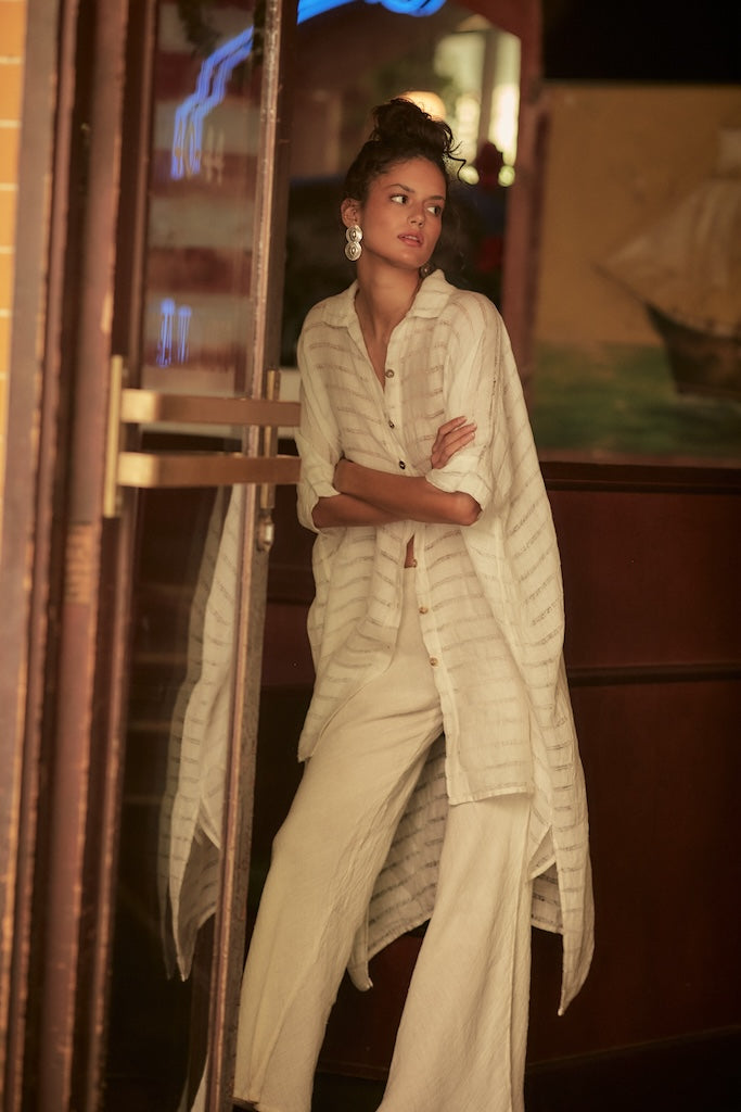 Woman Wearing Estilo Emporio La Cota Cover Up Linen Dress - Dress LUXAMORE