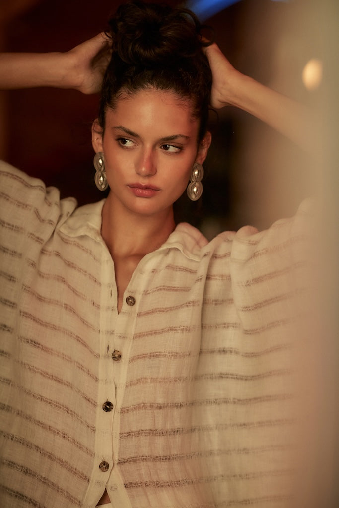 Woman Wearing Estilo Emporio La Cota Cover Up Linen Dress - Dress LUXAMORE