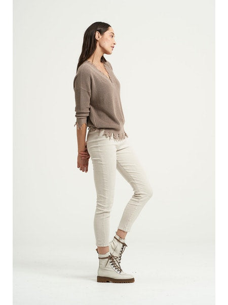 Woman Wearing Estilo Emporio Linen Stretch Pant - Natural - Pants LUXAMORE