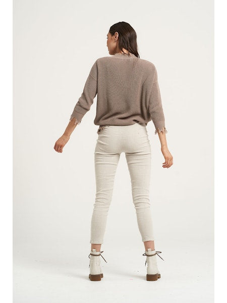 Woman Wearing Estilo Emporio Linen Stretch Pant - Natural - Pants LUXAMORE