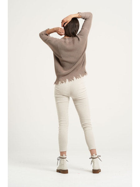 Woman Wearing Estilo Emporio Linen Stretch Pant - Natural - Pants LUXAMORE