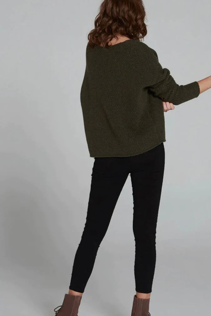 Woman Wearing Estilo Emporio Linen Stretch Pant - Natural - Pants LUXAMORE