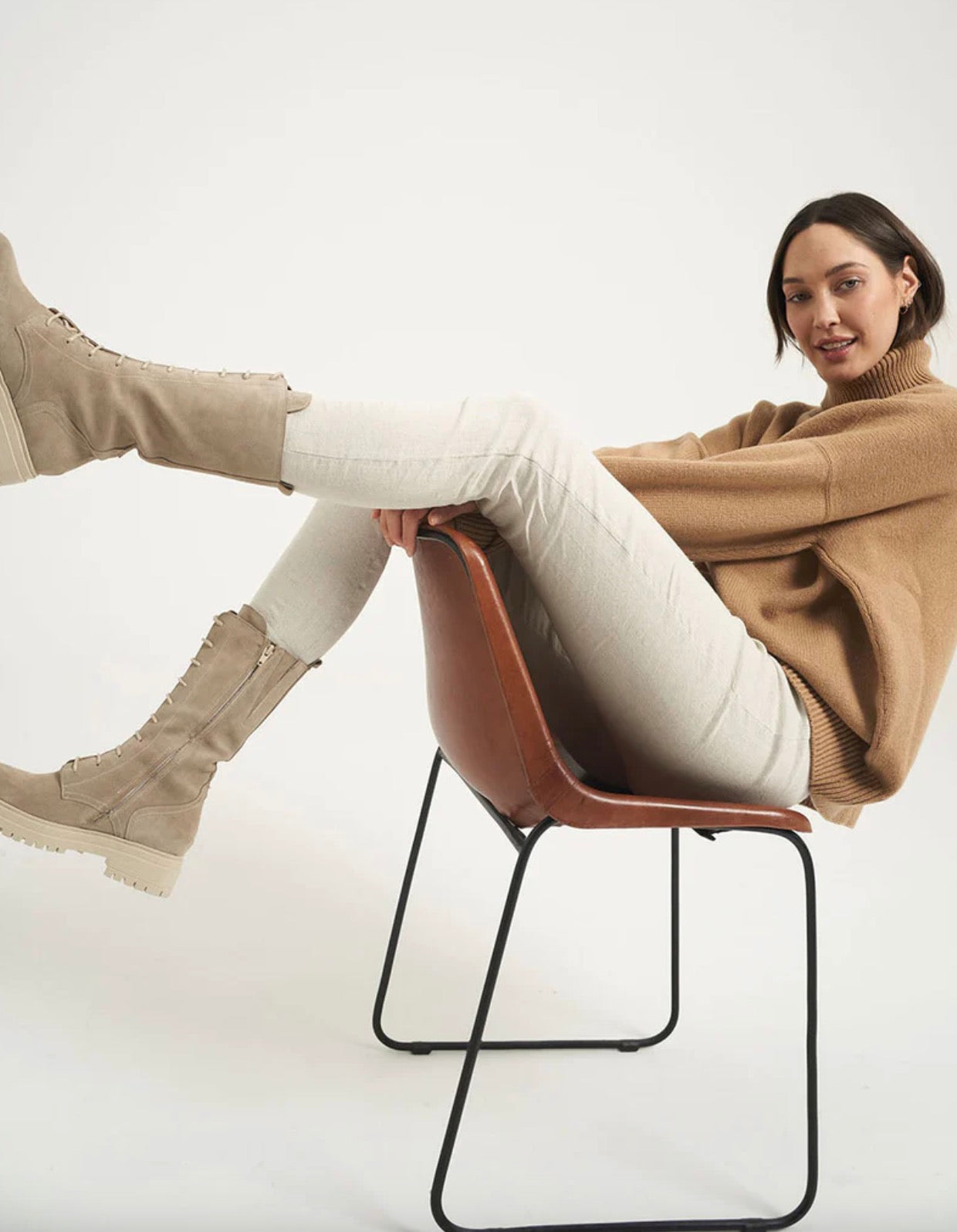 Woman Wearing Estilo Emporio Linen Stretch Pant - Natural - Pants LUXAMORE