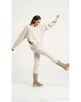 Woman Wearing Estilo Emporio Linen Stretch Pant - Natural - Pants LUXAMORE