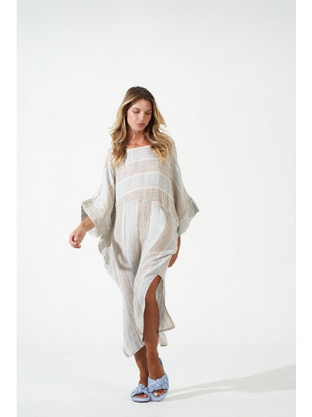 Woman Wearing Estilo Emporio Nebbilio Linen Dress - Binario - Dress LUXAMORE