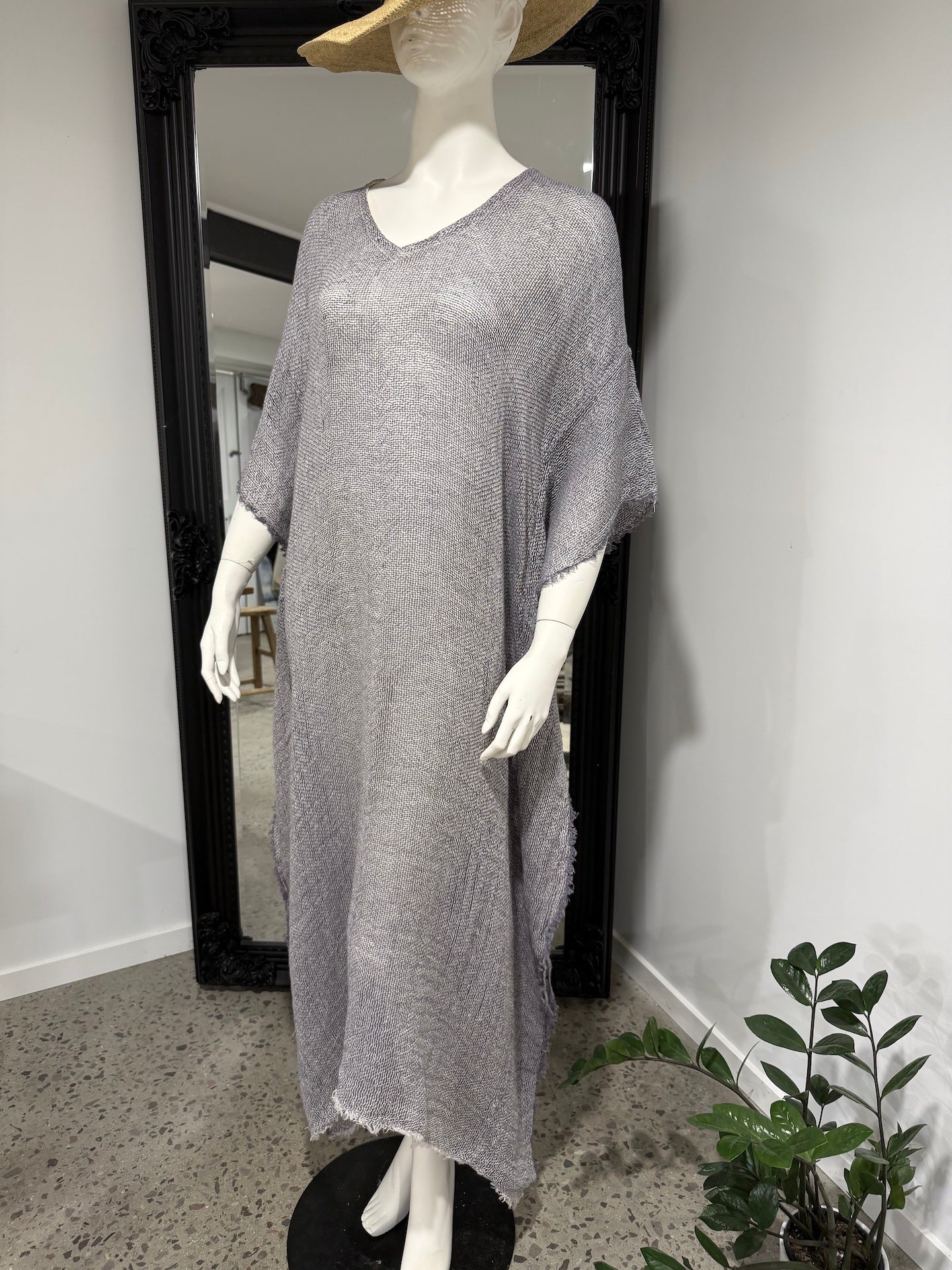 Mannequin Modelling Estilo Emporio Polla Maxi Dress in Exclusive Rete Anthracite - Dress LUXAMORE