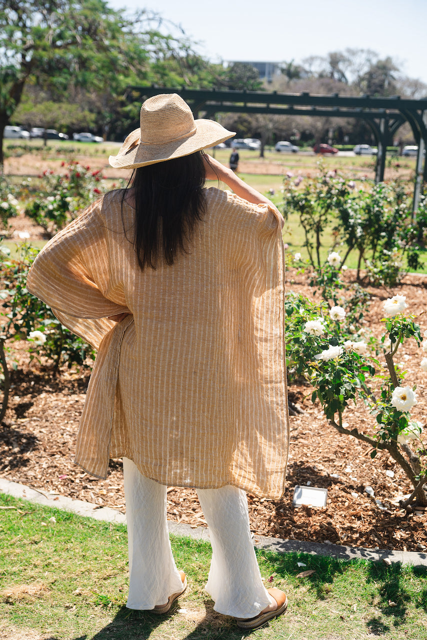 Woman Wearing Exclusive: Estilo Emporio Parla Top - Papagallo Oro - Tops LUXAMORE