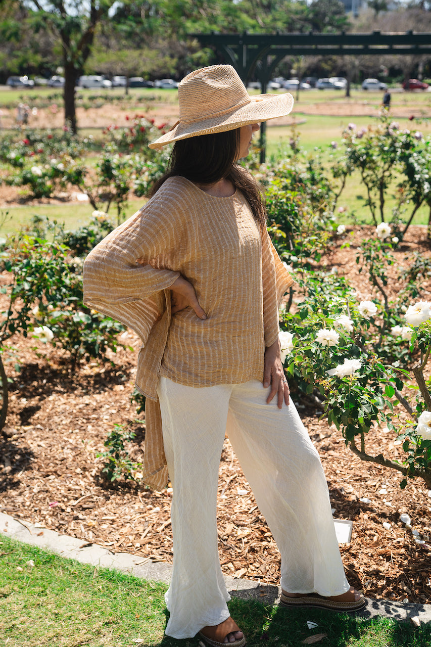 Woman Wearing Exclusive: Estilo Emporio Parla Top - Papagallo Oro - Tops LUXAMORE