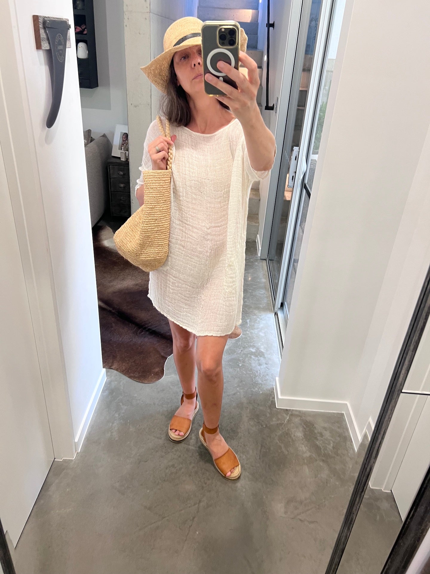 Woman Wearing Estilo Emporio Shore Linen Dress - Rete Panna - Dress LUXAMORE