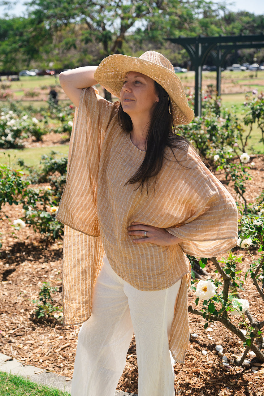 Woman Wearing Exclusive: Estilo Emporio Parla Top - Papagallo Oro - Tops LUXAMORE