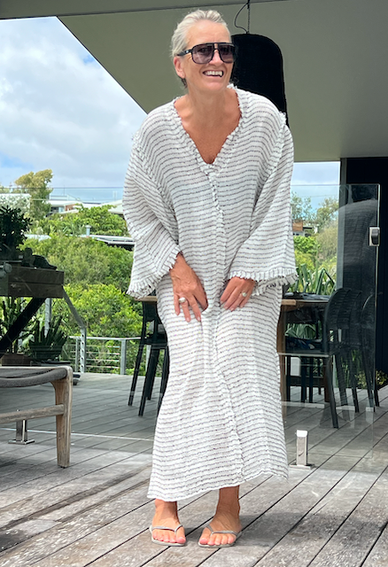 Woman Wearing Estilo Emporio Zorba Maxi Linen Dress - Dress LUXAMORE