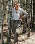 Woman Wearing La Bottega di Brunella Linen Pants - Fossil - Pants LUXAMORE