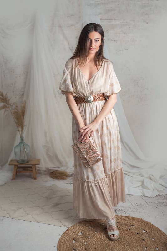 Woman Wearing CINTURON DE CUERO MARRÓN  NEPTUNO -  LUXAMORE