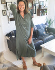 Woman Wearing Linen Shirtdress, Button-Up, Maxi Made in Italy Khaki - LUXAMORE