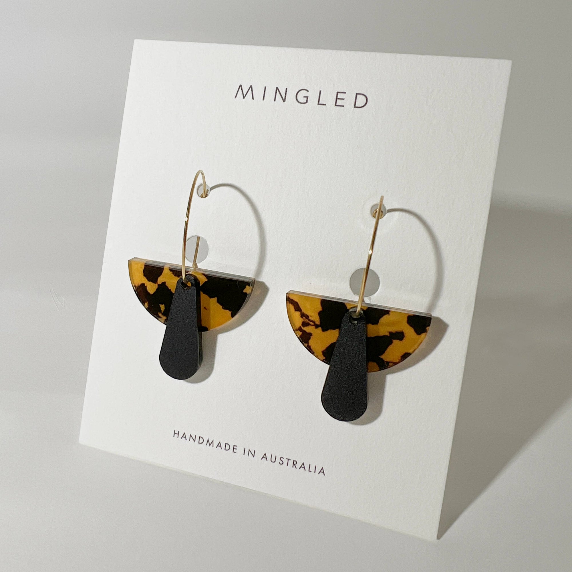 Woman Wearing Mingled Deco Hoop - Honey Tortoise Shell and Matte Black - Earrings LUXAMORE