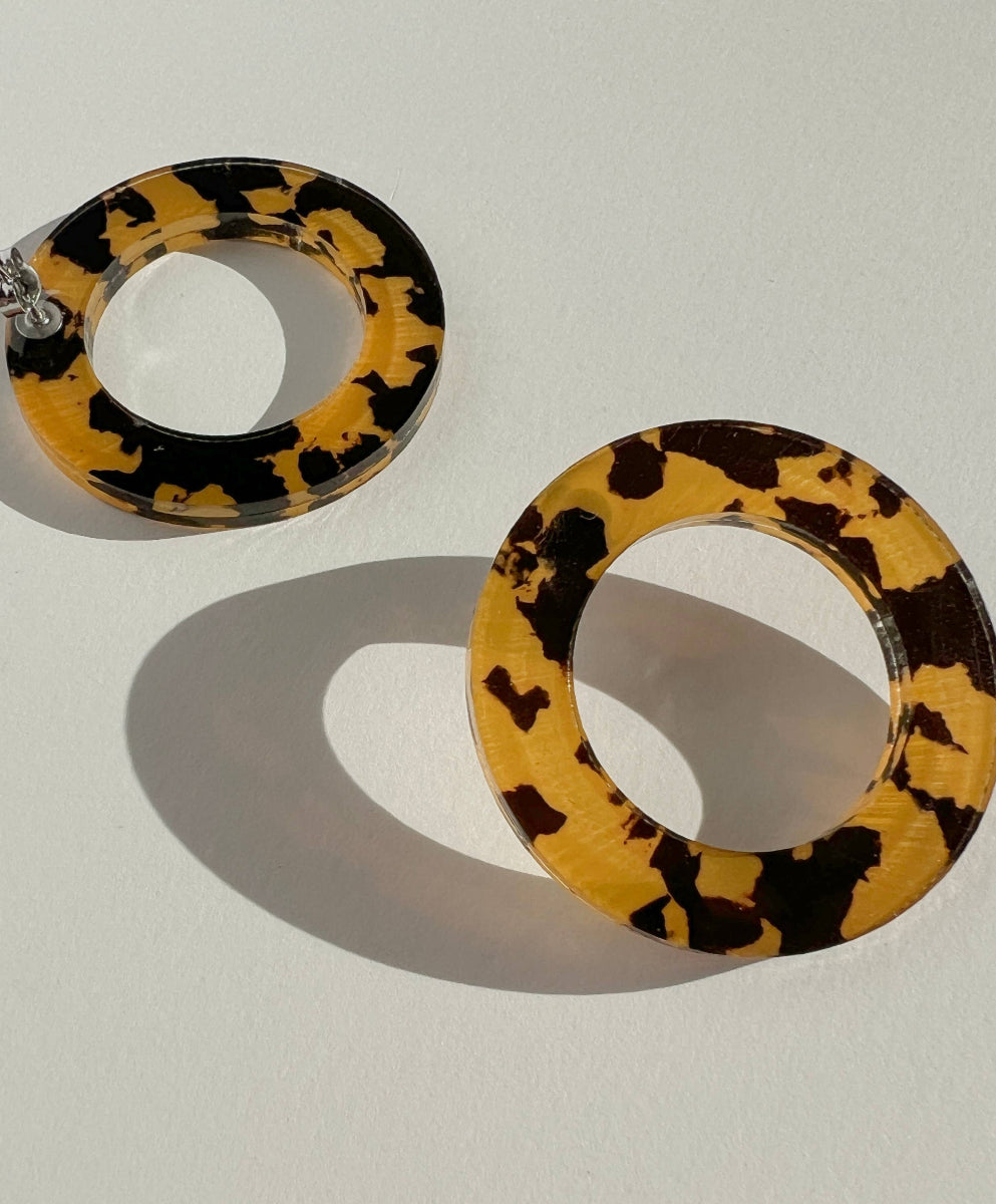 Woman Wearing Mingled Hoop Stud Earrings - Honey Tortoise Shell - Earrings LUXAMORE