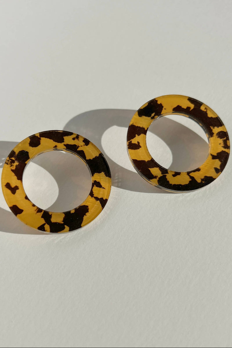 Woman Wearing Mingled Hoop Stud Earrings - Honey Tortoise Shell - Earrings LUXAMORE