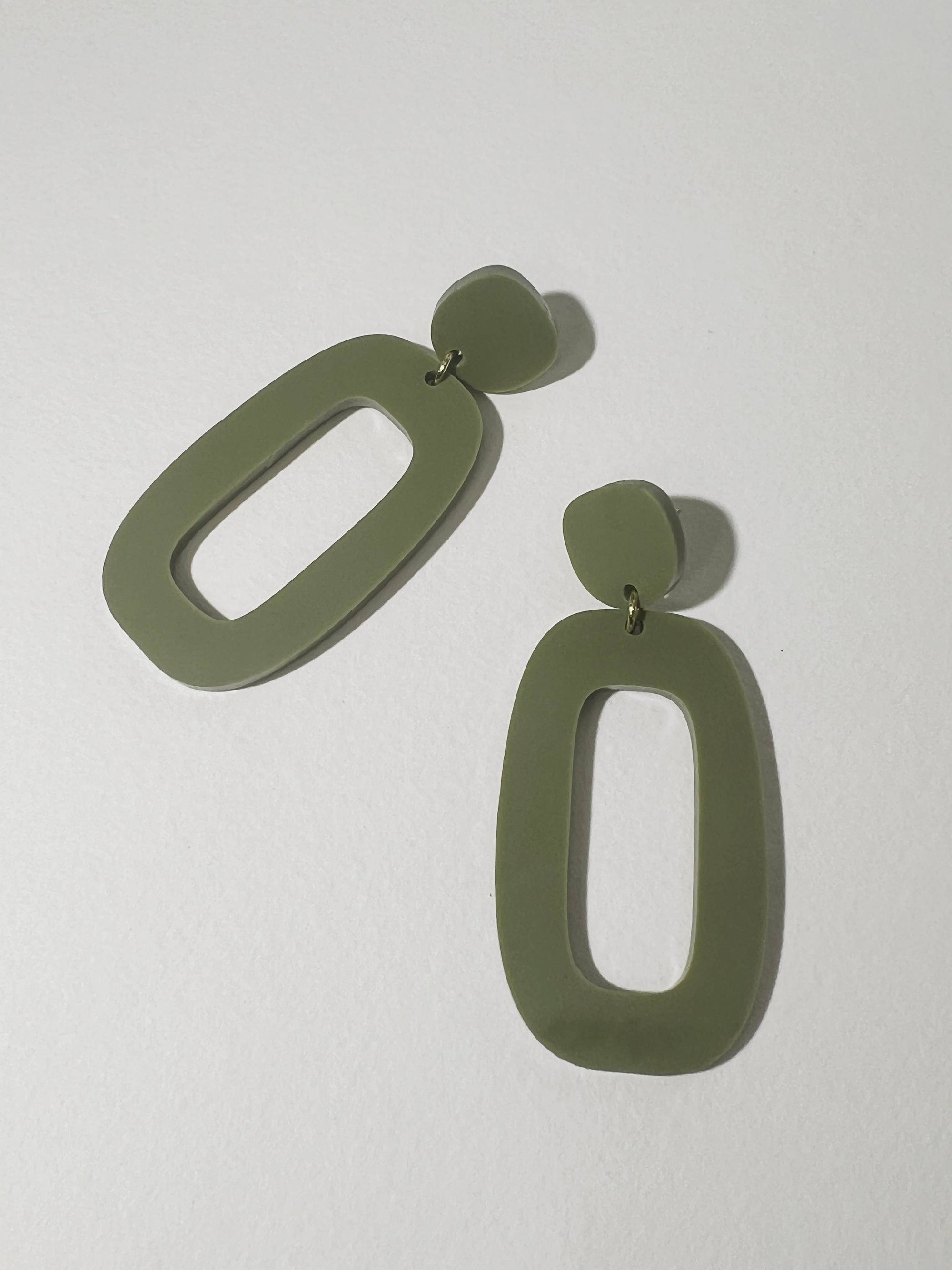 Woman Wearing Mingled RILEY Dangle Earrings in Olive Green - Earings LUXAMORE