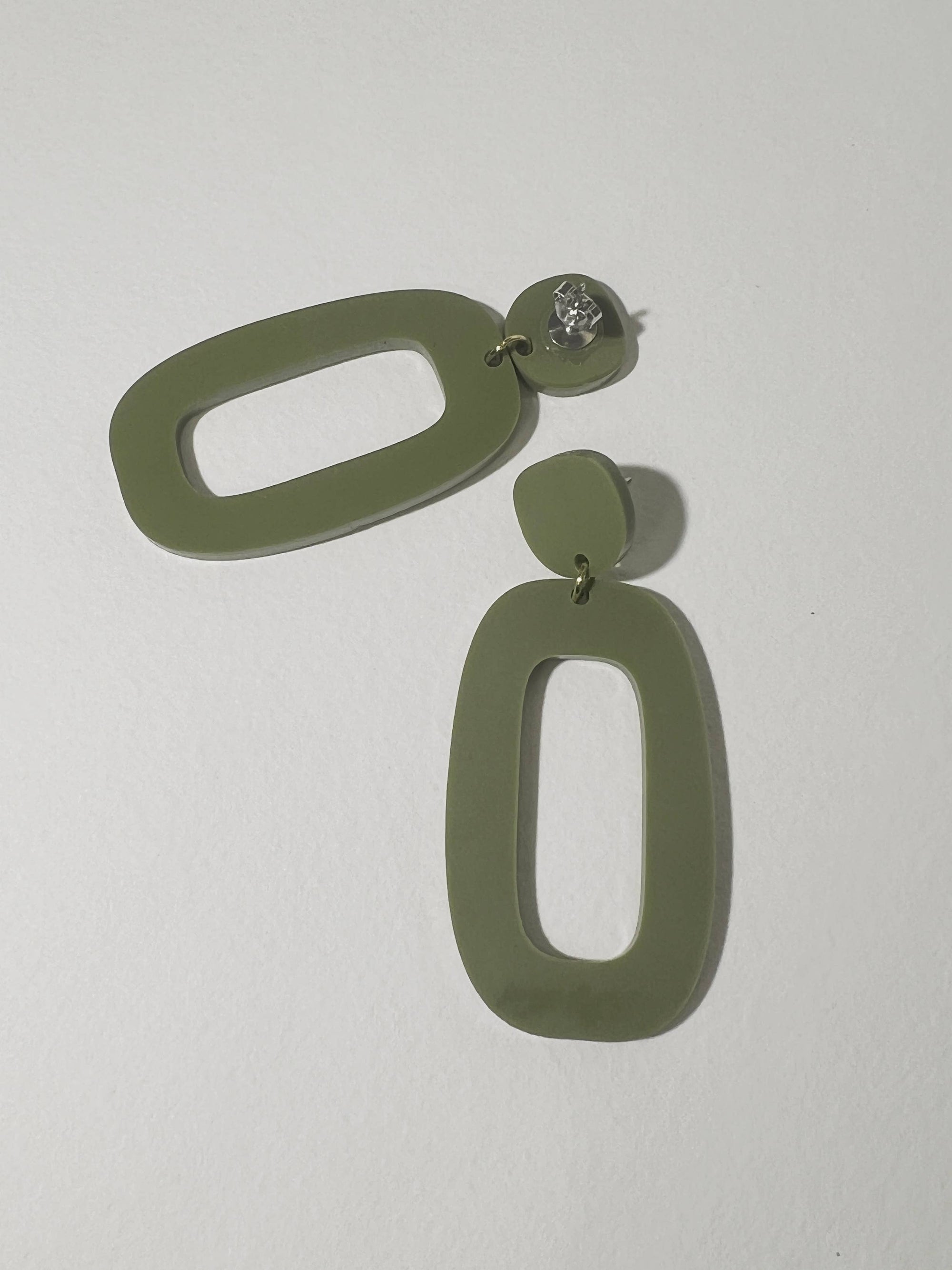 Woman Wearing Mingled RILEY Dangle Earrings in Olive Green - Earings LUXAMORE