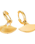 Woman Wearing Orna Curio Fan Mail Gold Earrings - Earings LUXAMORE