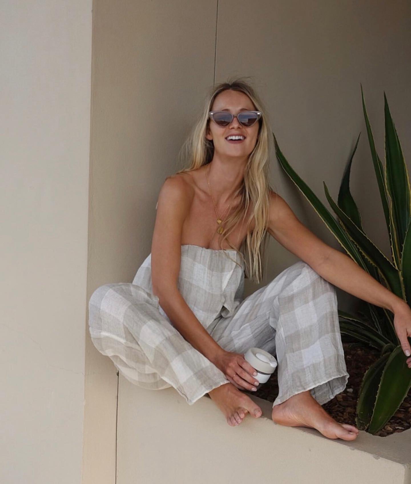Estillo Emporio Papillion Jumpsuit - Panna White - LUXAMORE -Jumpsuits-100% Linen, exclusively made in Positano for Estilo Emporio. The Papillion Jumpsuit is a low maintenance design with a luxe feel, featuring a slight crop leg silhouette and a bust overlay flattering for all shapes and size. Colour Panna White Size Small L4046