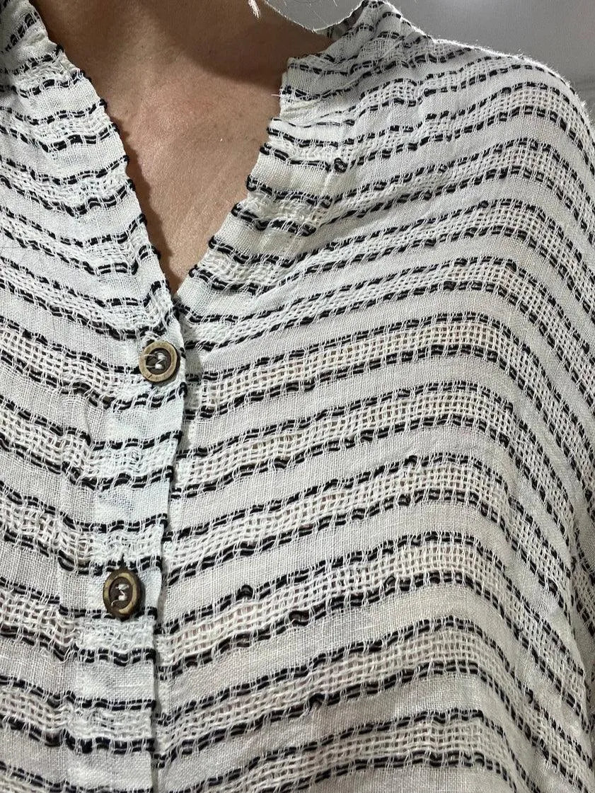 Estilo Emoporio Manta Mini Linen Dress worn by model in natural setting LUXAMORE 