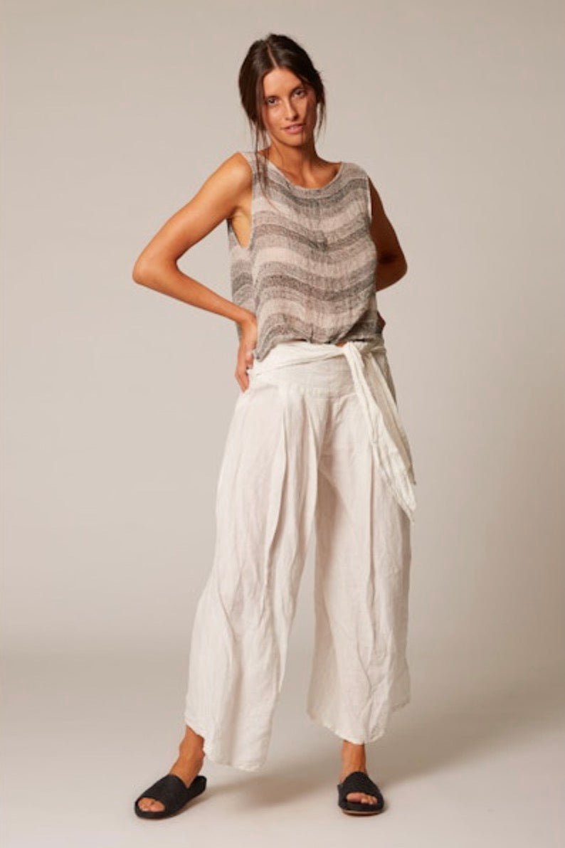 Estilo Emporio Batista Pant - White - LUXAMORE -Pants-Estilo Emporio Batista Pant ✔️ 100% Italian Linen – Sustainably crafted for breathable, all-day comfort✔️ High-Rise Silhouette ✔️ Adjustable Tie Waist. Shop Now