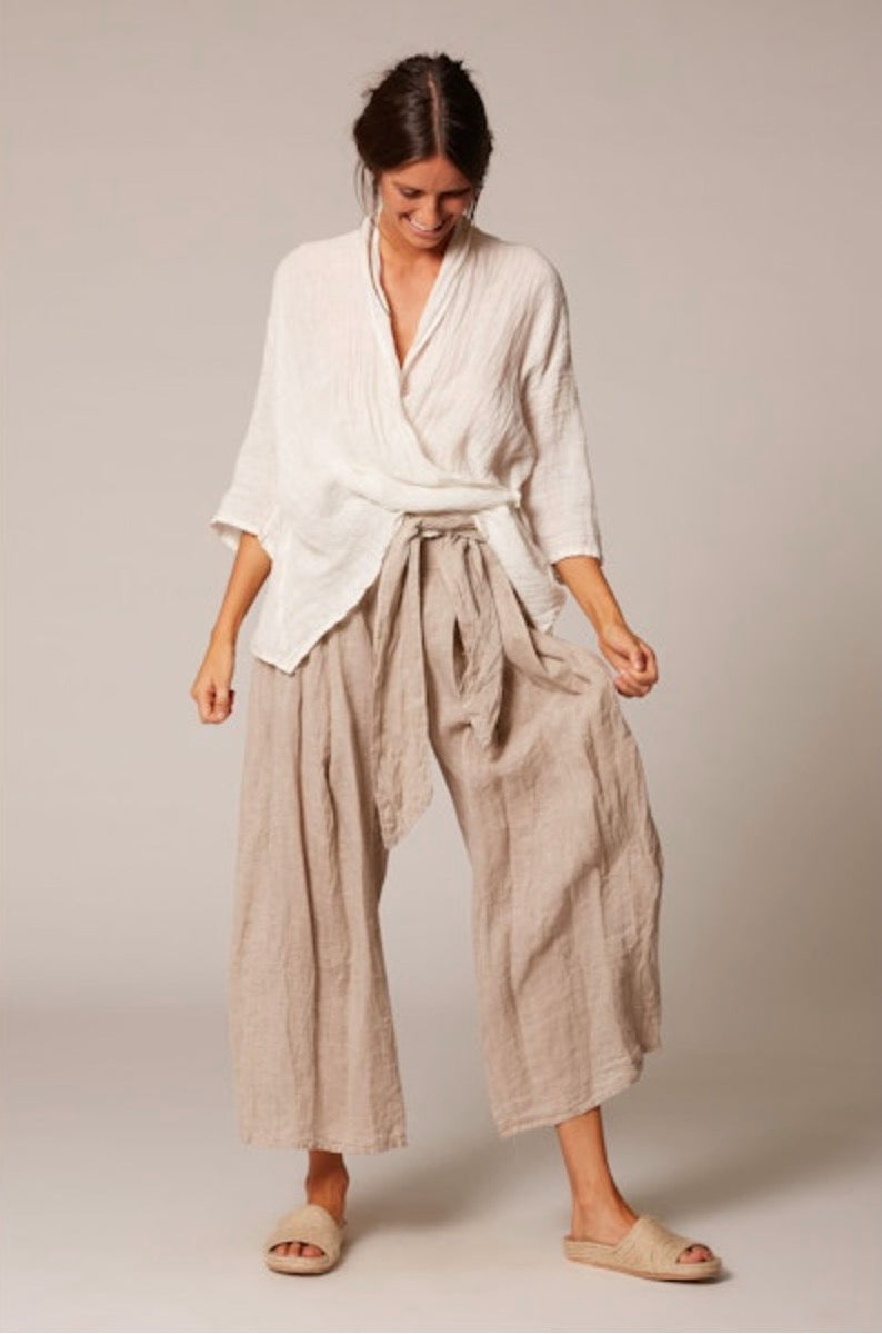 Estilo Emporio Batista Pant - White - LUXAMORE -Pants-Estilo Emporio Batista Pant ✔️ 100% Italian Linen – Sustainably crafted for breathable, all-day comfort✔️ High-Rise Silhouette ✔️ Adjustable Tie Waist. Shop Now