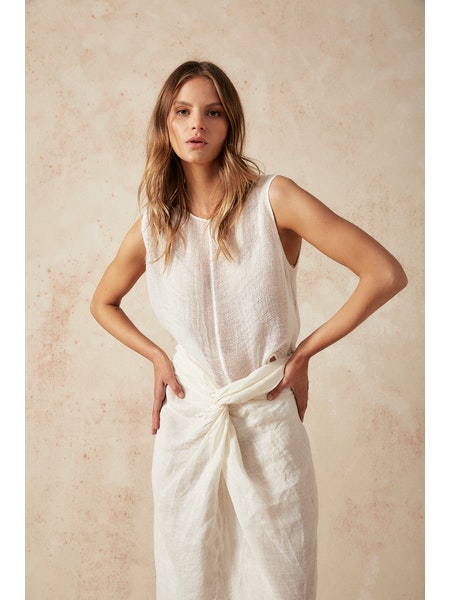 Estilo Emporio Cora Top - LUXAMORE -Top-Estilo Emporio Cora Top 100% is a versatile addition to elevate your wardrobe essentials a scoop neck and rounded hemline. Shop Estilo Emporio Tops at Luxamore.