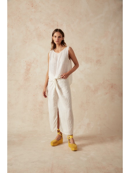 Estilo Emporio Cora Top - LUXAMORE -Top-Estilo Emporio Cora Top 100% is a versatile addition to elevate your wardrobe essentials a scoop neck and rounded hemline. Shop Estilo Emporio Tops at Luxamore.