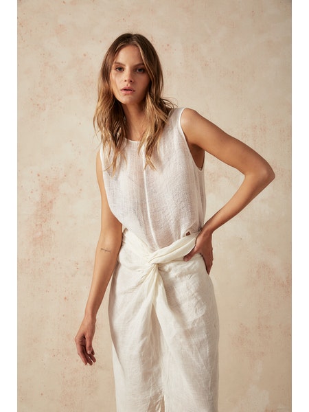 Estilo Emporio Cora Top - LUXAMORE -Top-Estilo Emporio Cora Top 100% is a versatile addition to elevate your wardrobe essentials a scoop neck and rounded hemline. Shop Estilo Emporio Tops at Luxamore.