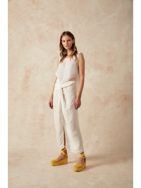 Estilo Emporio Cora Top - LUXAMORE -Top-Estilo Emporio Cora Top 100% is a versatile addition to elevate your wardrobe essentials a scoop neck and rounded hemline. Shop Estilo Emporio Tops at Luxamore.