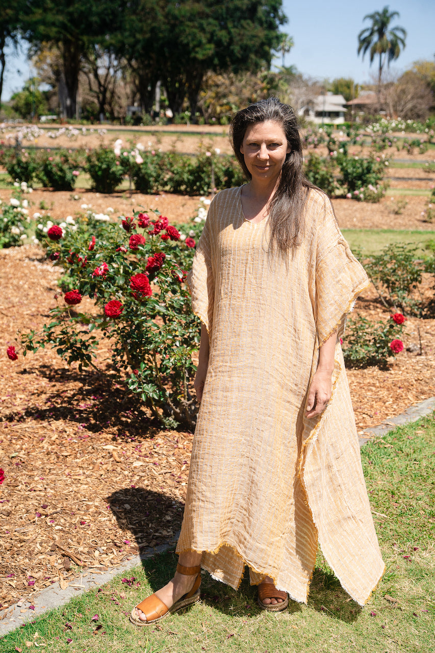 Woman Wearing Exclusive: Estilo Emporio Polla Maxi Kaftan - Pappagallo Ora - Dress LUXAMORE