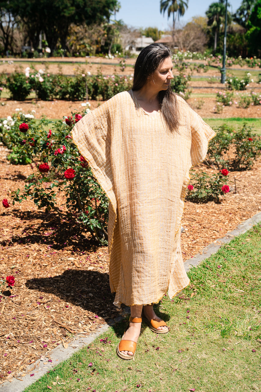 Woman Wearing Exclusive: Estilo Emporio Polla Maxi Kaftan - Pappagallo Ora - Dress LUXAMORE