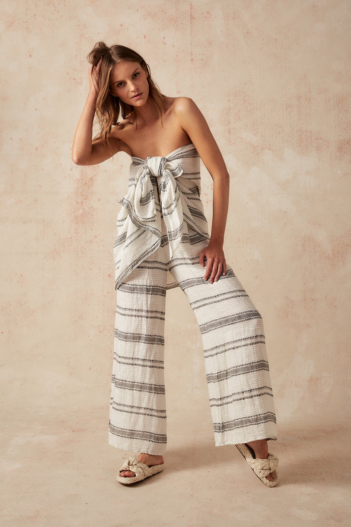 Estilo Emporio Indies Mini Pareo - Monochroma - LUXAMORE -Scarf-Estilo Emporio Indies Mini Pareo the must-have Summer accessory, the Indies Mini Pareo. Shop the Estilo Emporio Mini Pareo from Luxamore 100% Italian Linen.