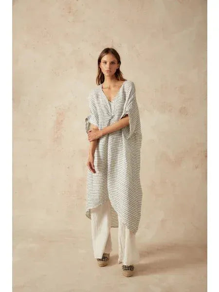 Estilo Emporio La Vista Linen Dress - Binario worn by model in natural setting LUXAMORE 