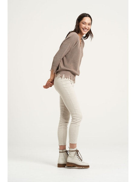 Estilo Emporio Linen Stretch Pant - Natural - LUXAMORE -Pants-Estilo Emporio Linen Stretch Pant effortlessly blending comfort and sophistication, a versatile staple in the signature linen pieces. Shop Estilo Emporio Pants