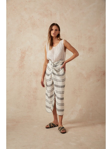 Estilo Emporio Malay Skirt - Monochroma - LUXAMORE -Skirts-Estilo Emporio Malay Skirt Embrace the carefree essence of sun-soaked beach days with this linen skirt made sustainably in Italy. Shop Estilo Emporio Skirts.