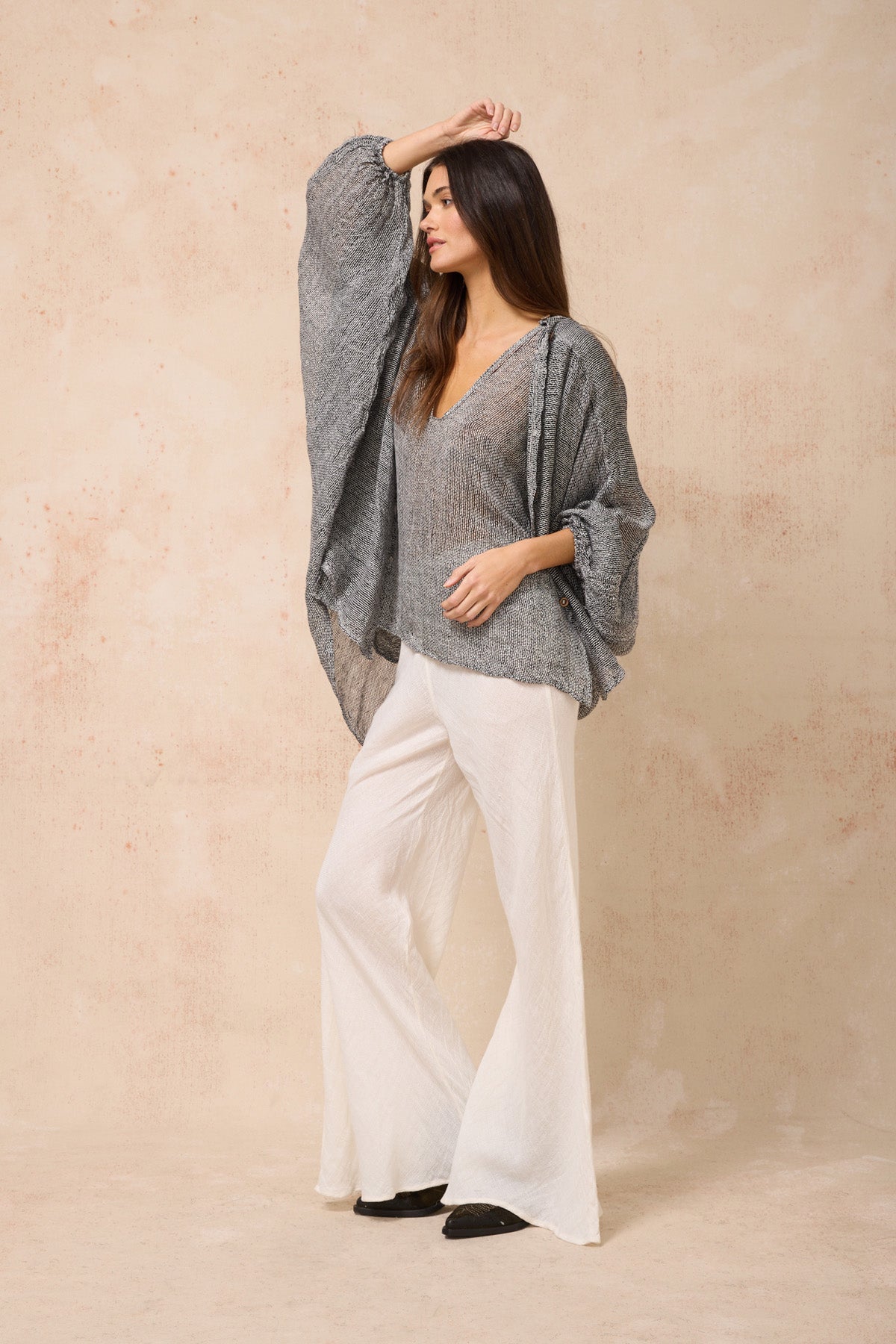 Estilo Emporio Oboe Linen Shirt - LUXAMORE -Top-Estilo Emporio Oboe Shirt 100% Linen, made in Positano. Collarless neckline with front buttons, emphasizing the decolletage. Billowing blouse with a curved hem.