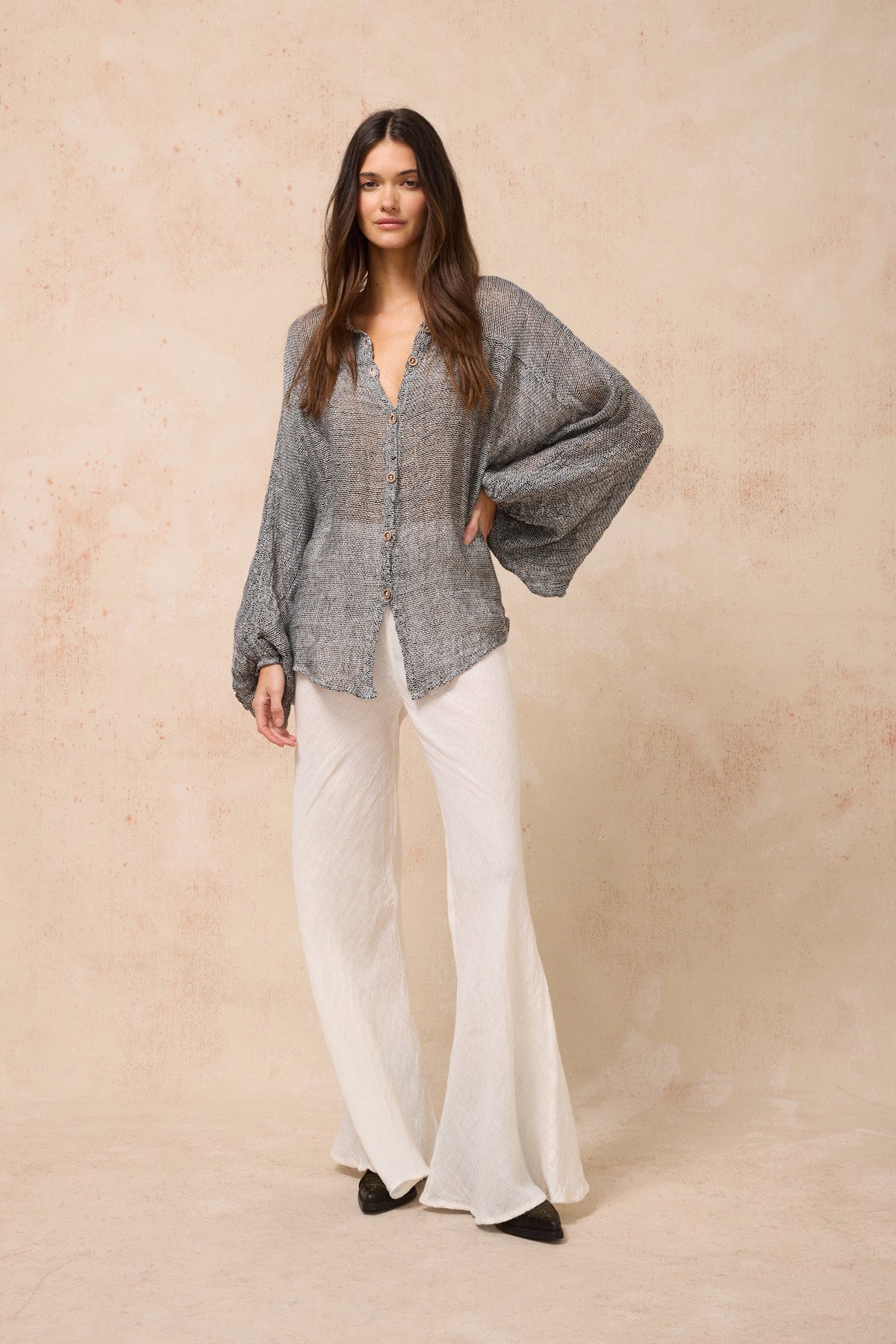 Estilo Emporio Oboe Linen Shirt - LUXAMORE -Top-Estilo Emporio Oboe Shirt 100% Linen, made in Positano. Collarless neckline with front buttons, emphasizing the decolletage. Billowing blouse with a curved hem.
