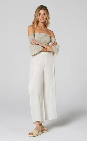 Estilo Emporio Linen Pant Pocket worn by model in natural setting LUXAMORE 