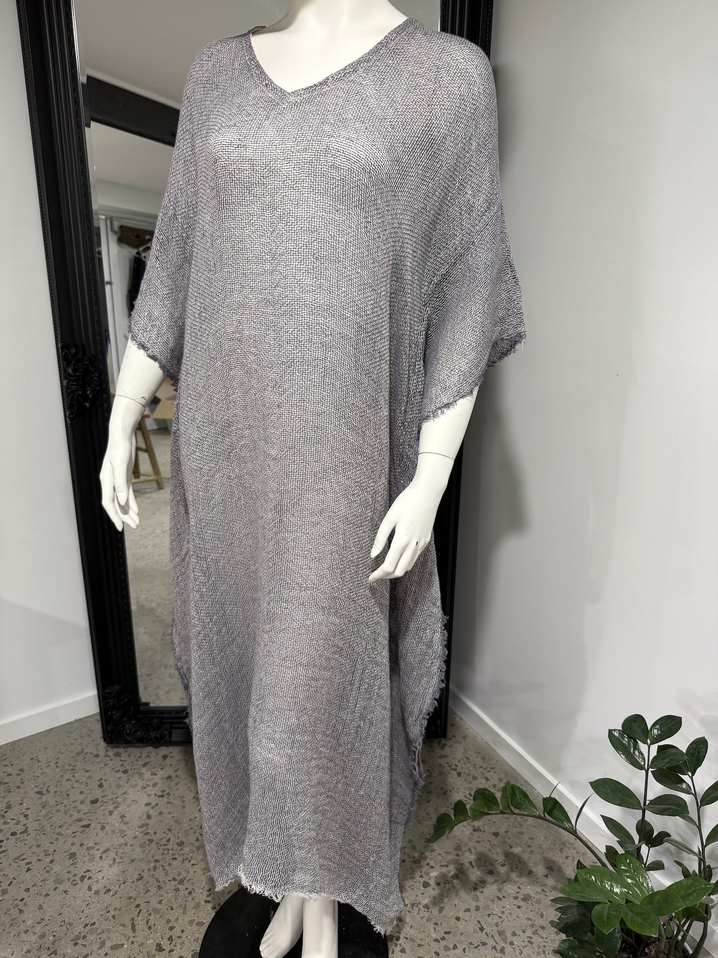 Mannequin Modelling Estilo Emporio Polla Maxi Dress in Exclusive Rete Anthracite - Dress LUXAMORE