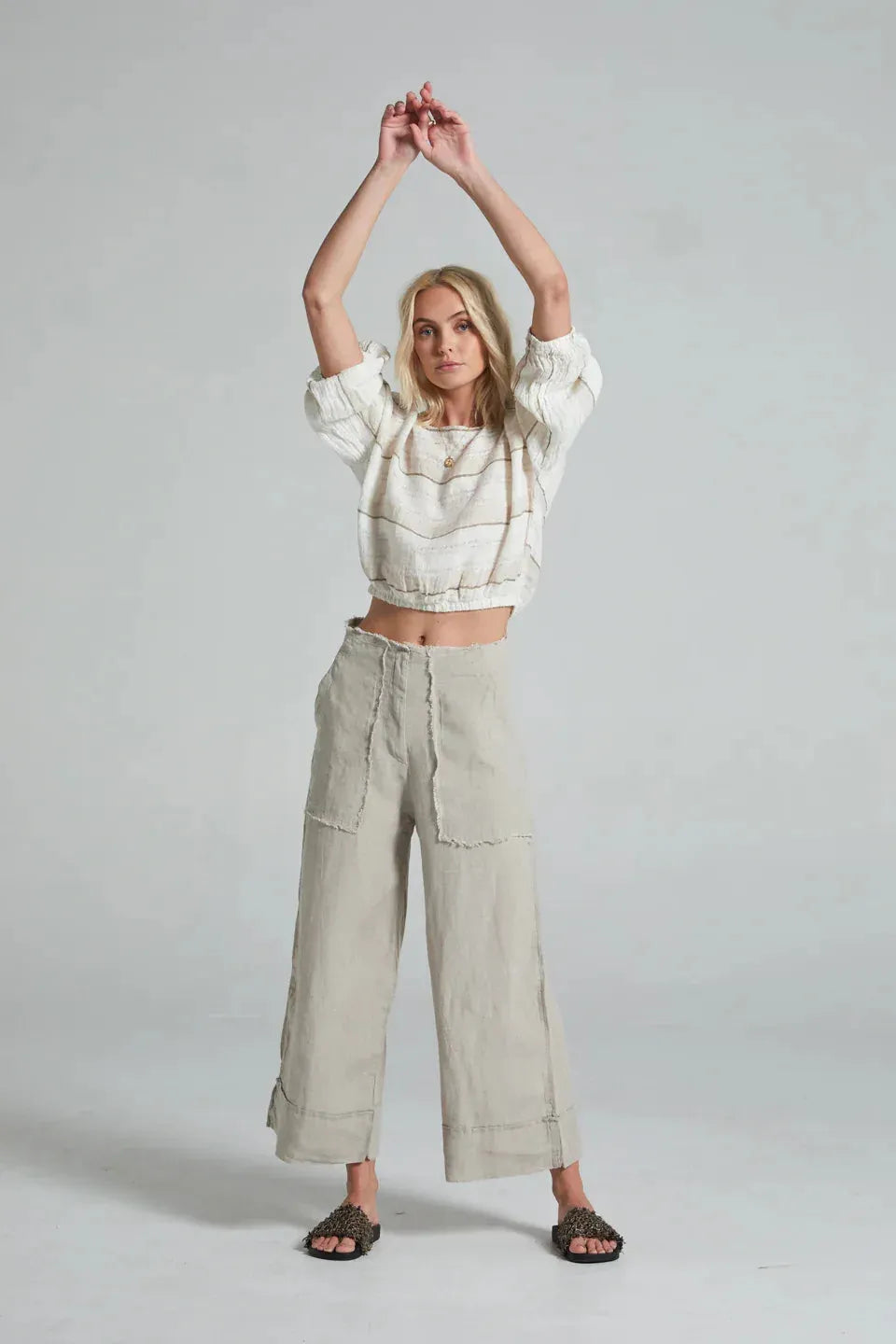 Estilo Emporio Linen Pant Riviera worn by model in natural setting LUXAMORE 