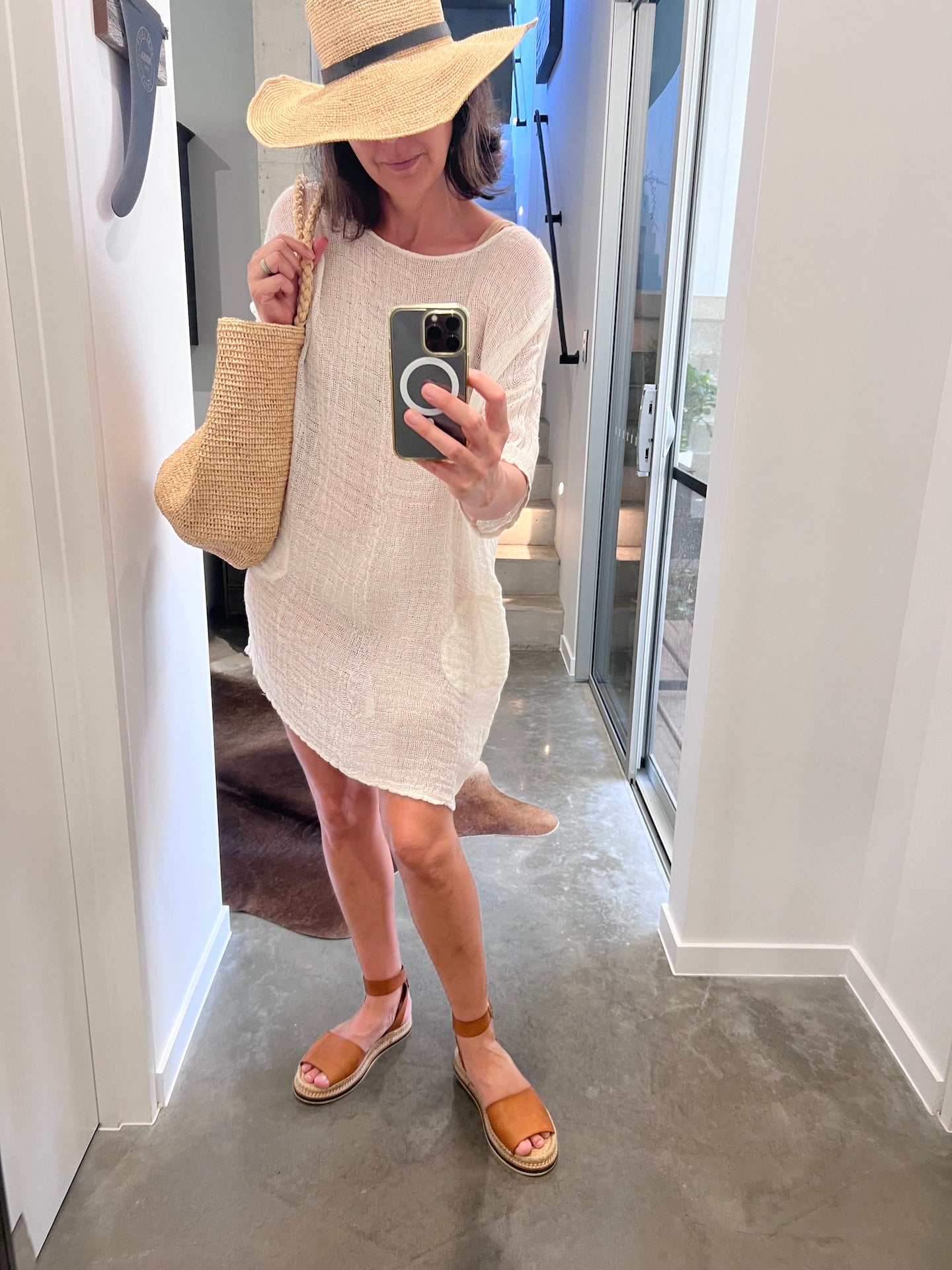 Woman Wearing Estilo Emporio Shore Linen Dress - Rete Panna - Dress LUXAMORE