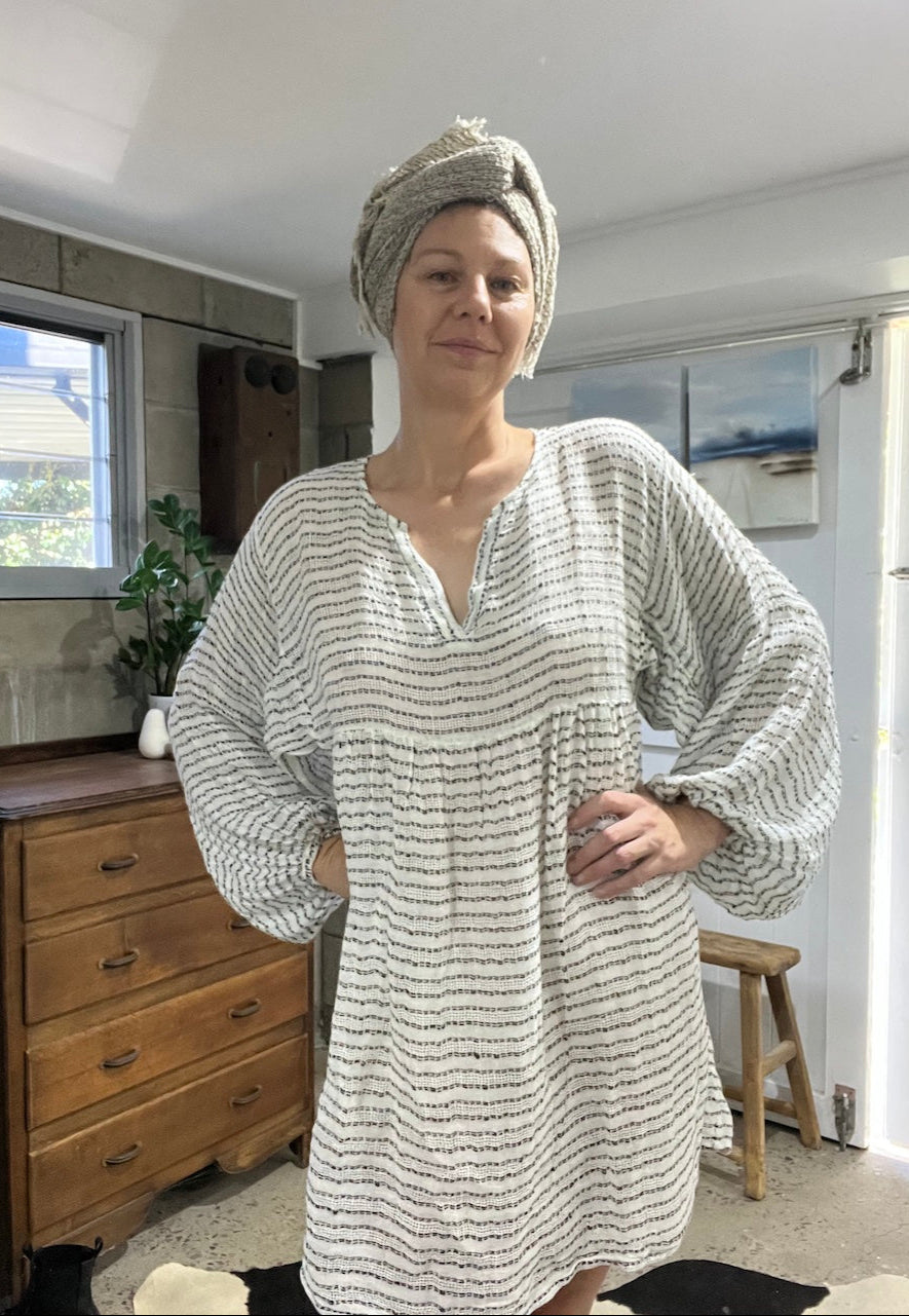 Estilo Emporio Stella Linen Dress - Binario - LUXAMORE -Dress-Estilo Emporio Stella Dress, Featuring playful balloon puff sleeves with elasticized cuffs and an above-the-knee hemline shop Estilo Emporio Dresses at Luxamore
