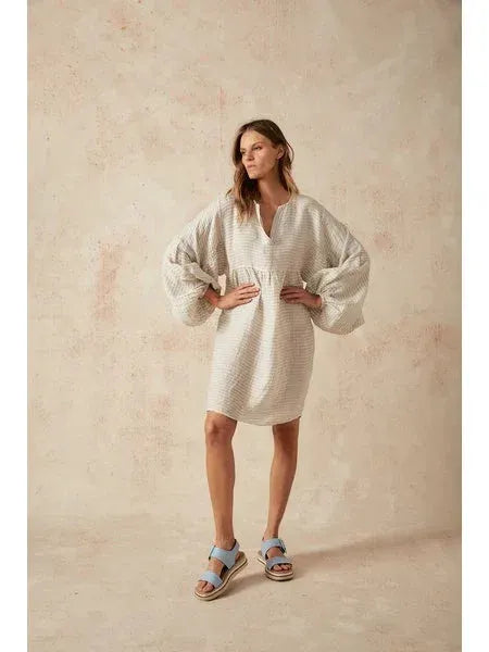 Estilo Emporio Stella Linen Dress - Lyla worn by model in natural setting LUXAMORE 