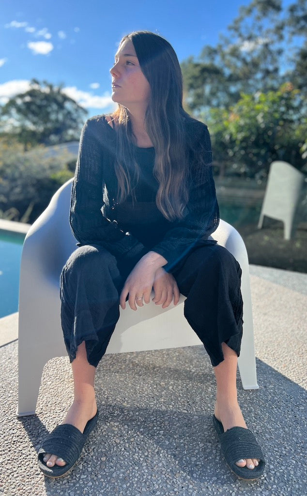 Estilo Emporio Stevie Top - Black - LUXAMORE -Tops-Discover effortless Italian with the Estilo Emporio Stevie Top in black. Made in Italy from 100% linen, this versatile piece brings style to any wardrobe.