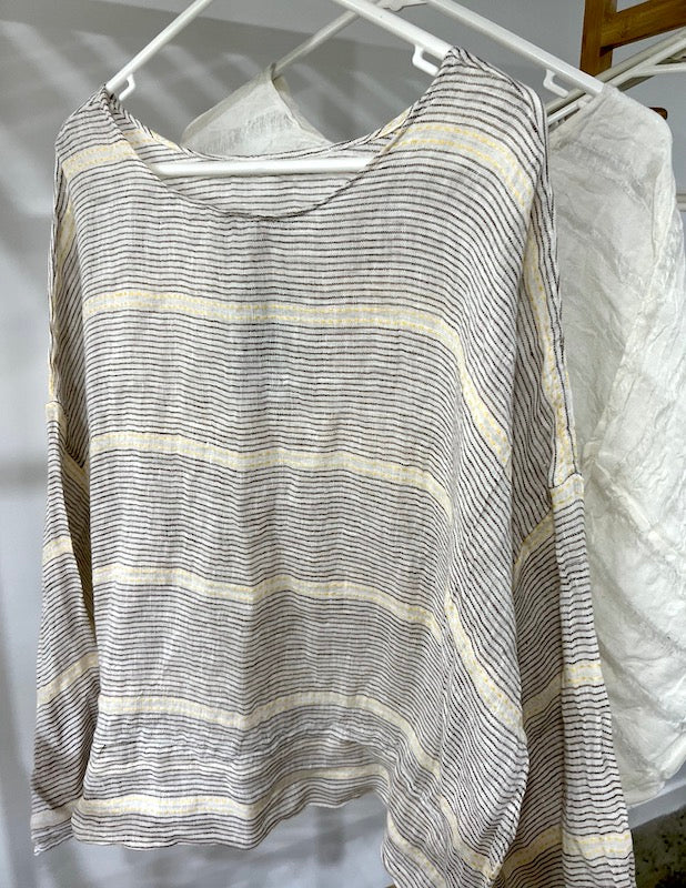 Estilo Emporio Tao Top - LUXAMORE -Tops-Estilo Emporio Tao Top This flattering top features a relaxed slightly cropped style perfect for layering. Shop Estilo Emporio Linen Tops at Luxamore.